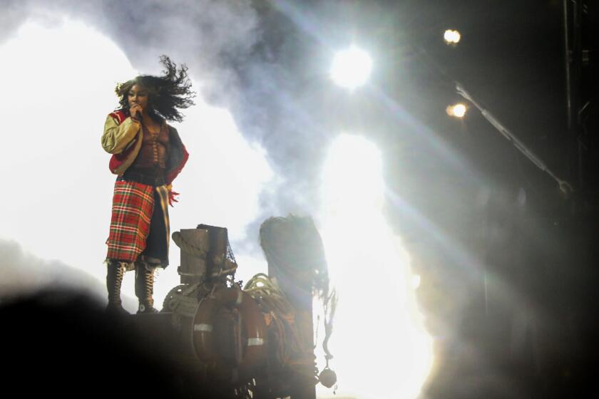Los Angeles, CA - November 12: Sza performs during the Camp Flog Gnaw festival at Dodgers Stadium in Dodgers Stadium on Sunday, Nov. 12, 2023 in Los Angeles, CA. (Michael Blackshire / Los Angeles Times)