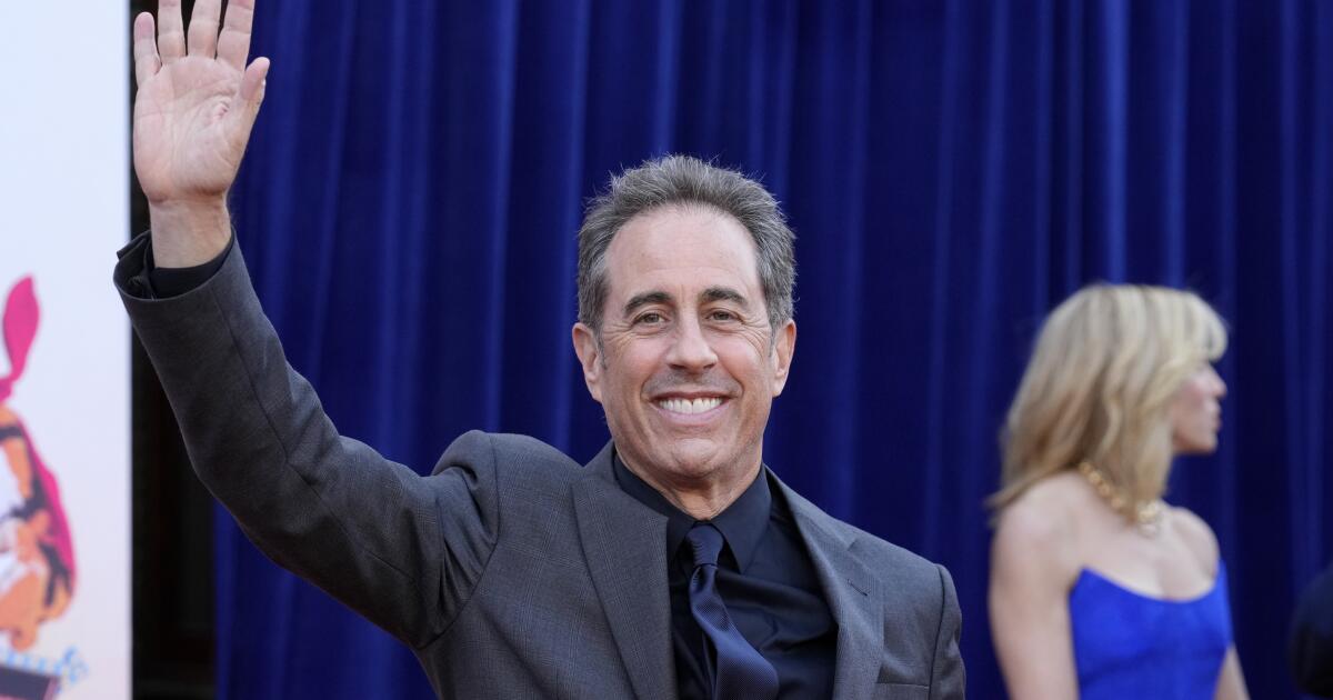 Jerry Seinfeld is interrupted onstage by professional-Palestinian protesters — once again