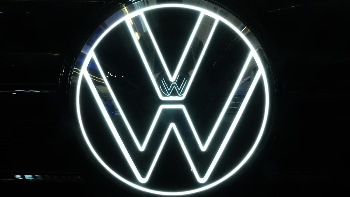 VW is changing its logo for the first time since 2000, but it's not alone -  CNET