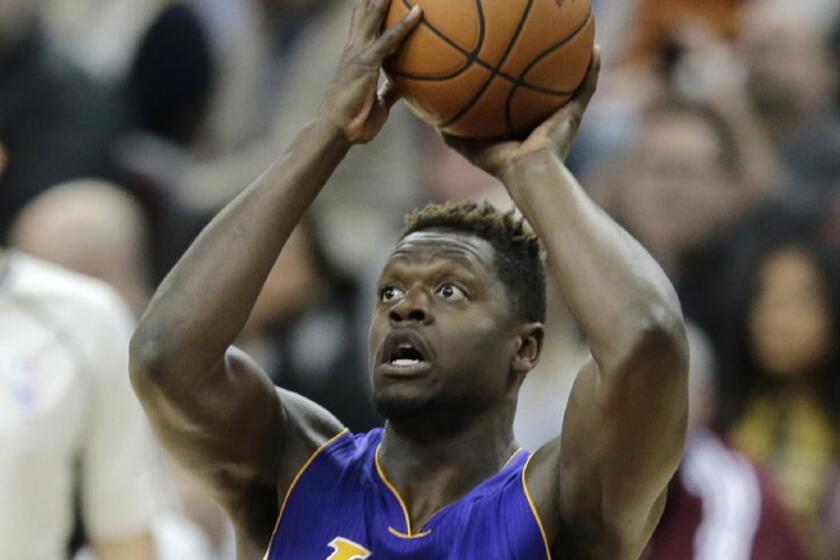 Lakers forward Julius Randle (30) shoots in the first half against the Cleveland Cavaliers.