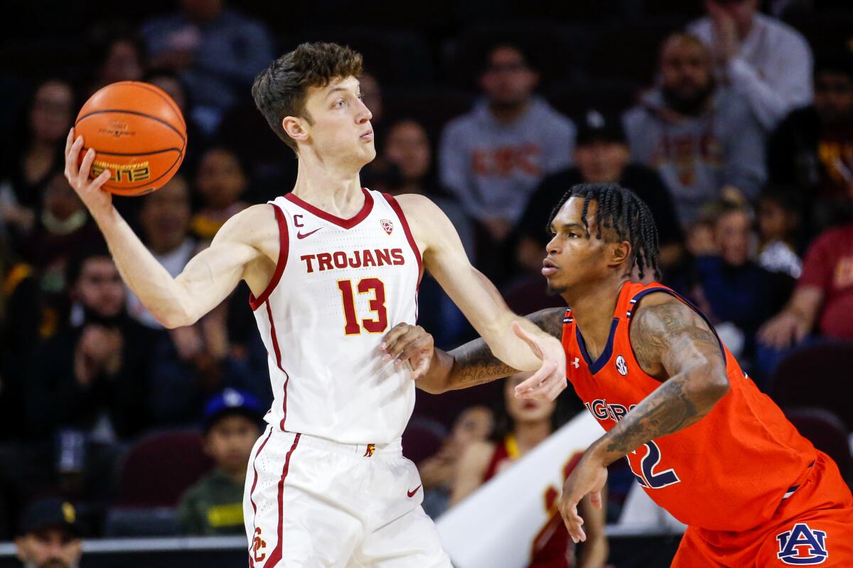 USC guard Drew Peterson, left, is defended by Auburn guard Allen Flanigan.