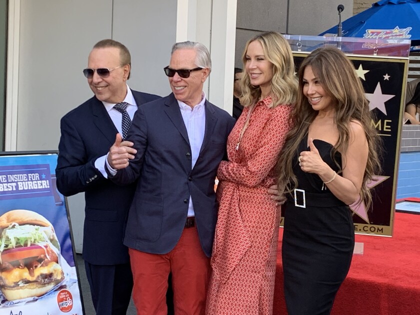 Tommy junto a Tommy Hilfiger compartieron en la develación de la estrella.