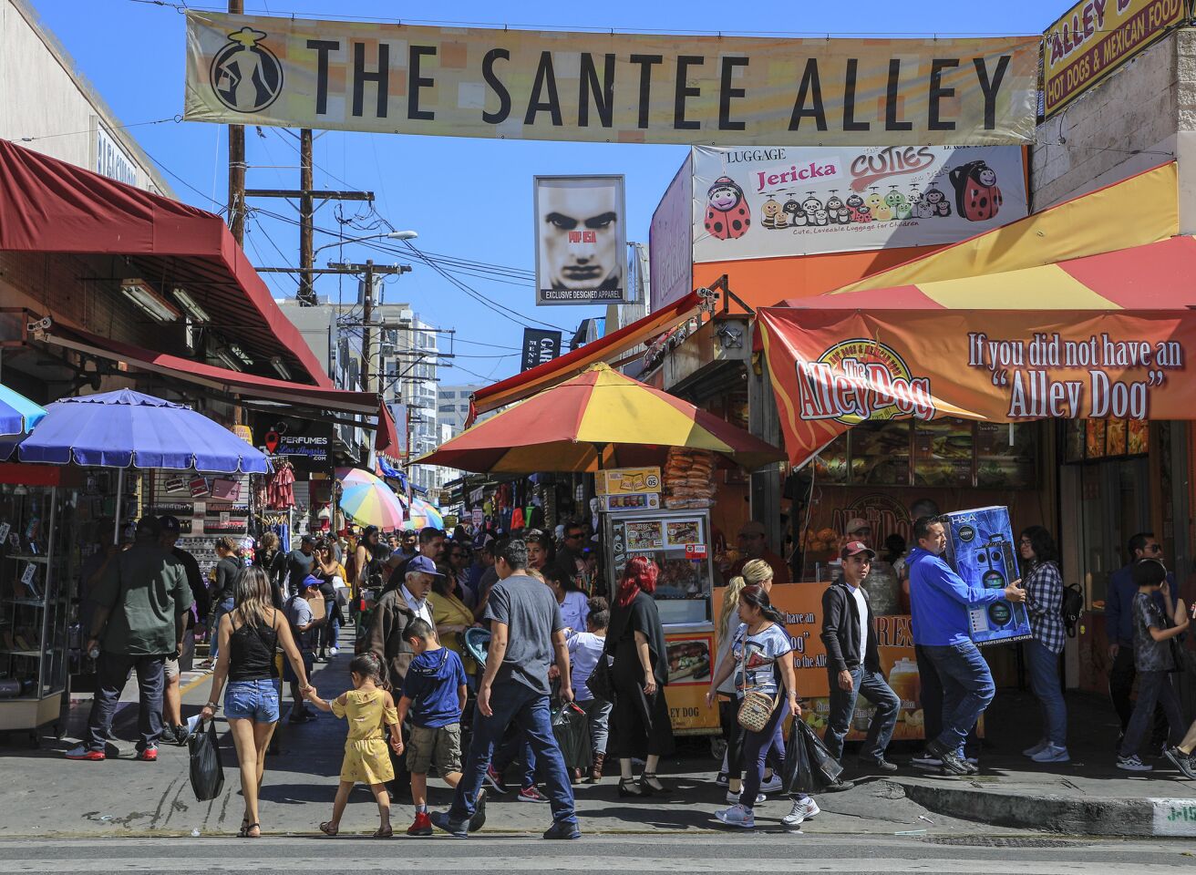 LOS ANGELES ,CA., MARCH 30 2019: What to do for four hours in Los Angeles? The list has to include a stroll through the colorful and chaotic Santee Alley shopping district. Santee Alley stretches from Santee Street to Maple Avenue and 12th -to-Olympic Blvd and includes over 150 stores selling clothing, shoes, sunglasses, wigs, prom dresses and more (Mark Boster For the LA Times).