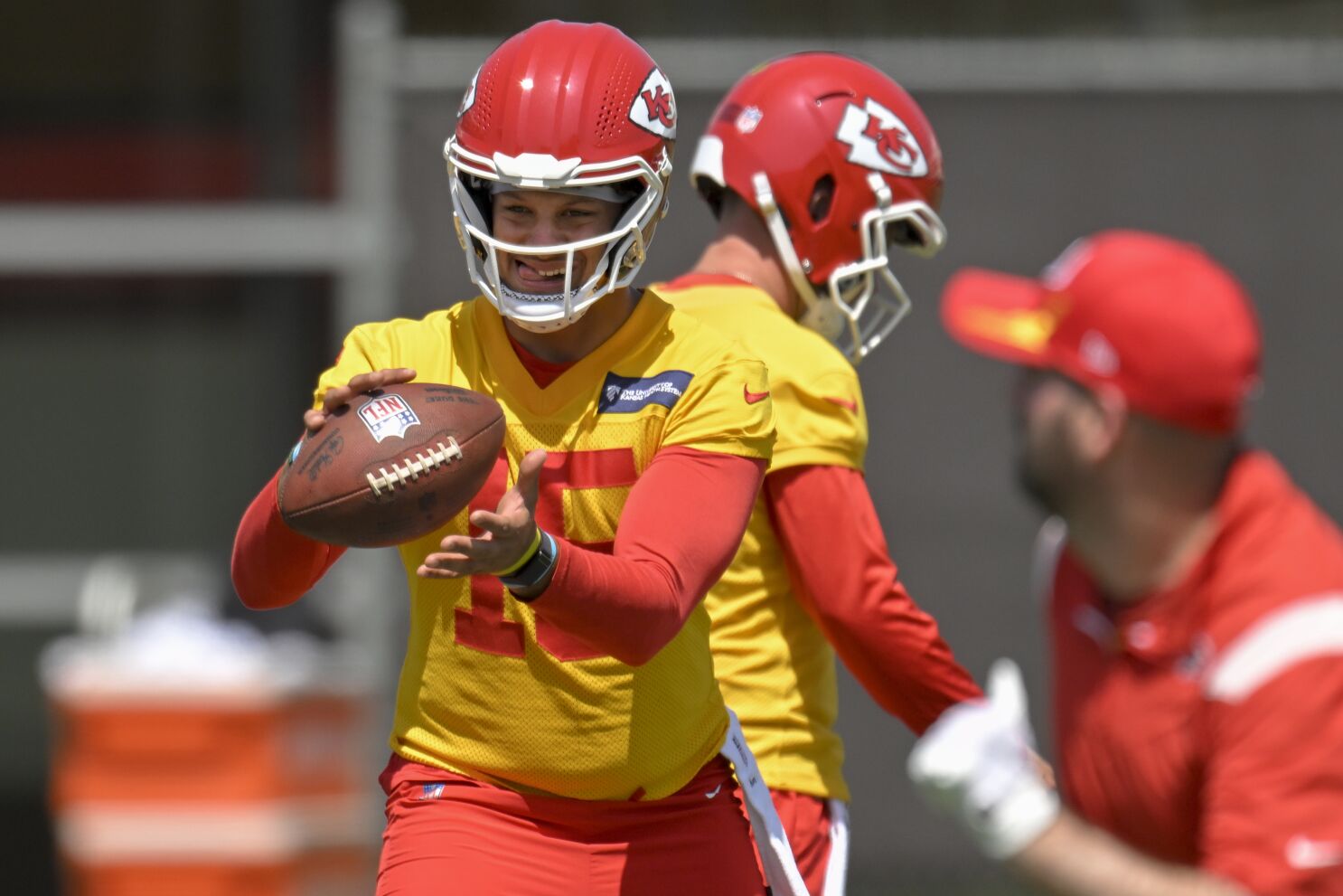 Mahomes turns things around, Chiefs get back in playoff mix - The San Diego  Union-Tribune