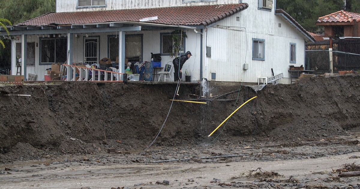 Atmospheric rivers cost $1 billion a year and getting worse, study says - Los Angeles Times