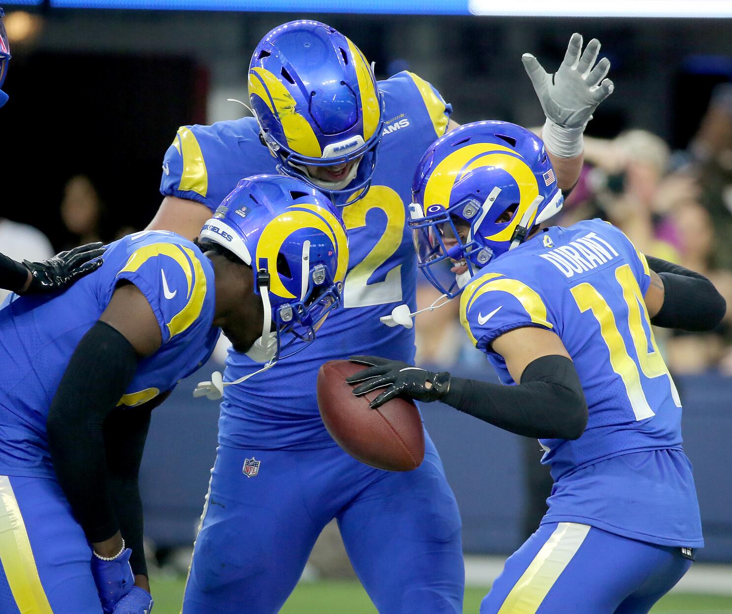 NFL: Lots of fans crushed the Los Angeles Chargers' bright uniforms