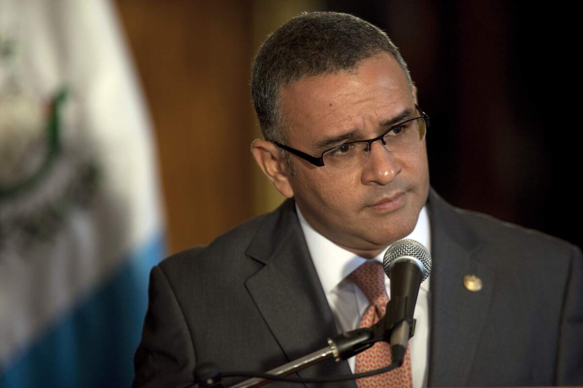 ARCHIVO - El presidente de El Salvador, Mauricio Funes, 