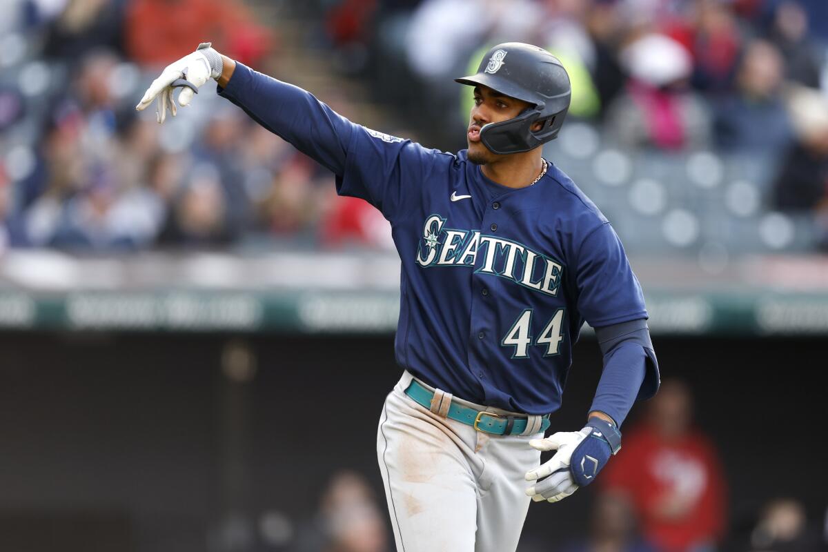 Rodríguez homers as Mariners wreck Guardians' home opener - The