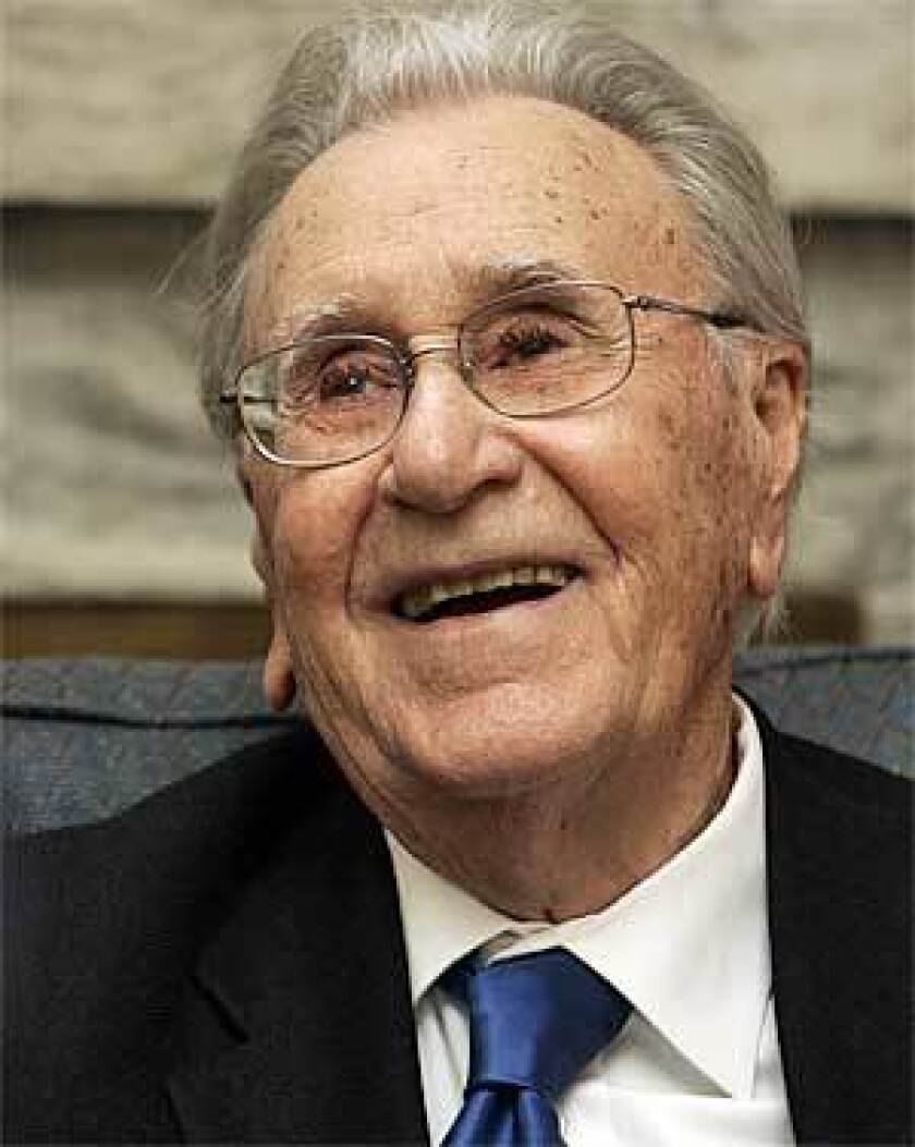 Oral Roberts dies at 91; televangelist was pioneering preacher of the