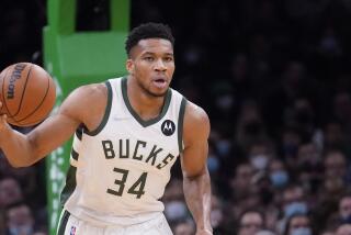 Milwaukee Bucks forward Giannis Antetokounmpo (34).