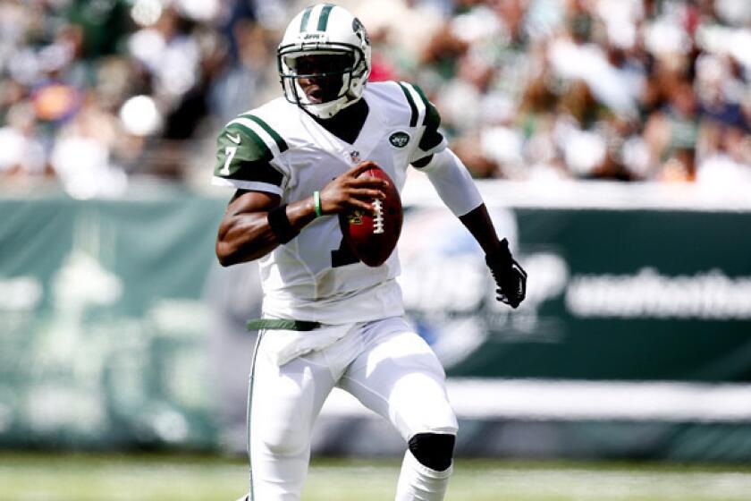 Jets quarterback Geno Smith scrambles during a play against the Buccaneers on Sunday in Tampa Bay.