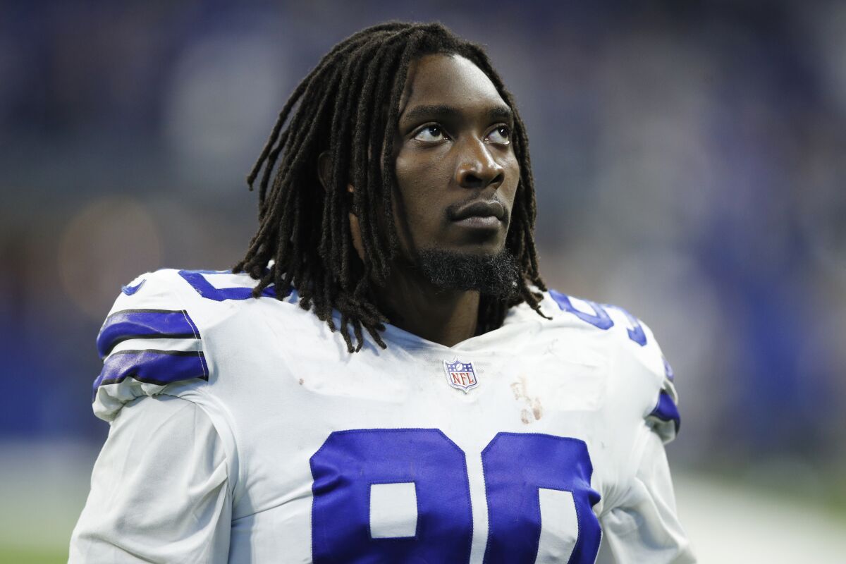 Dallas Cowboys defensive end DeMarcus Lawrence isn't about to sign an autograph for anyone in a New York Giants jersey.