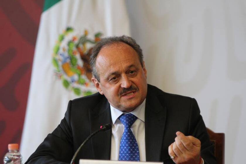 El embajador de la UE en México, Klaus Rudischhauser, habla este jueves durante una conferencia en la sede de la cancillería en Ciudad de México (México). EFE/Mario Guzmán