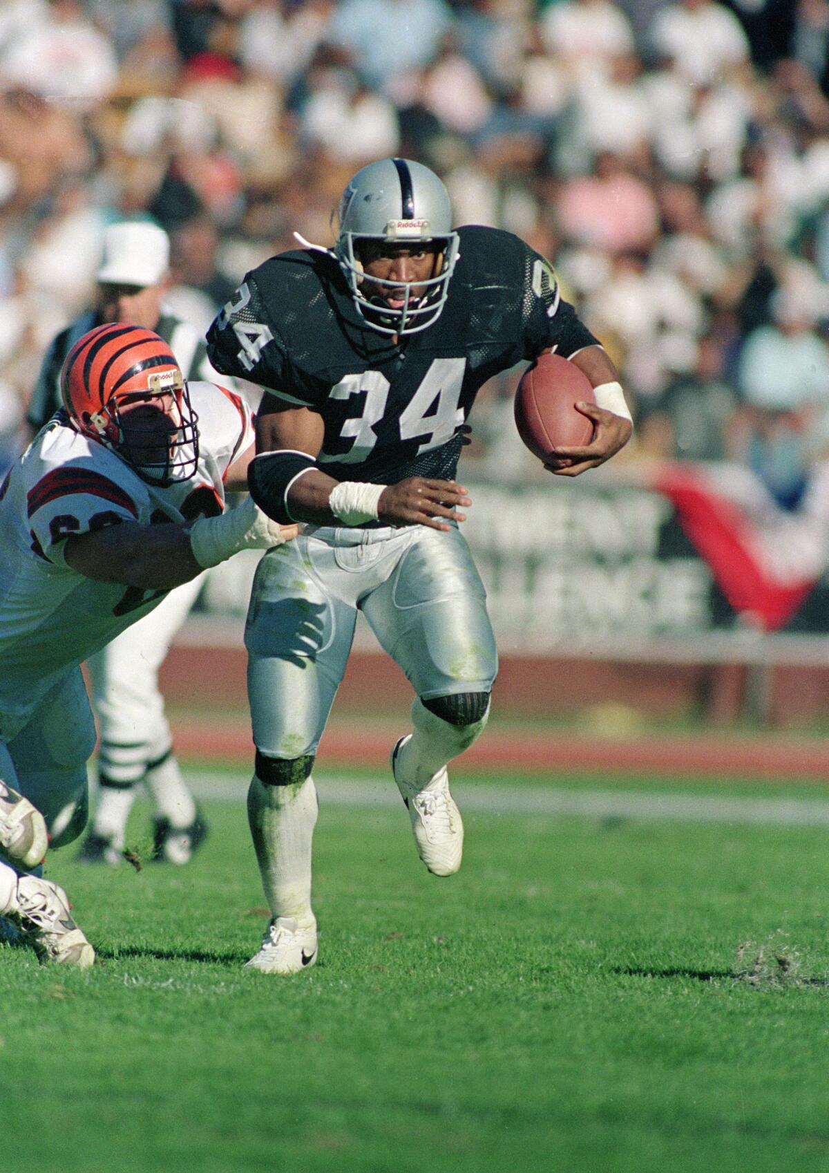 Like an F-14 in cleats.' Bo Jackson instantly wowed Raiders - Los