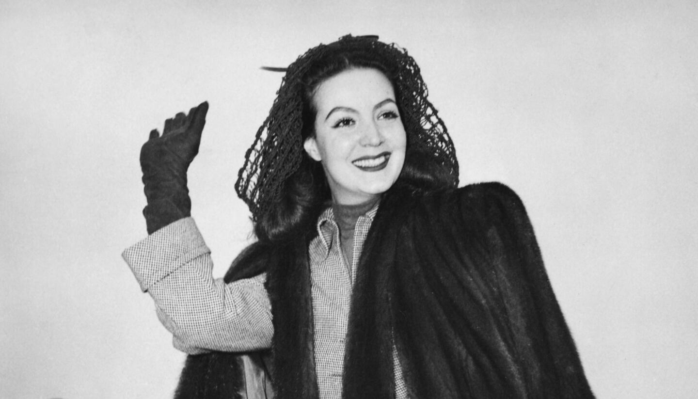 María Félix (1914 - 2002) "La Doña" considerada "la mujer más bella de México", que logró trascender en la pantalla grande y cuya fama se extendió a Europa. Dos de sus maridos también figuran en la película.