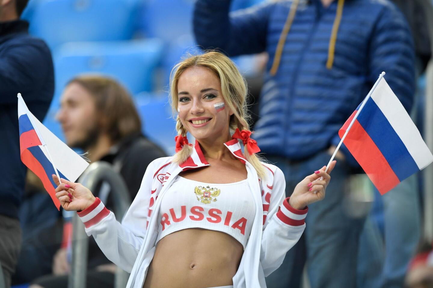 Una guapa aficionada de la selección de Rusia.