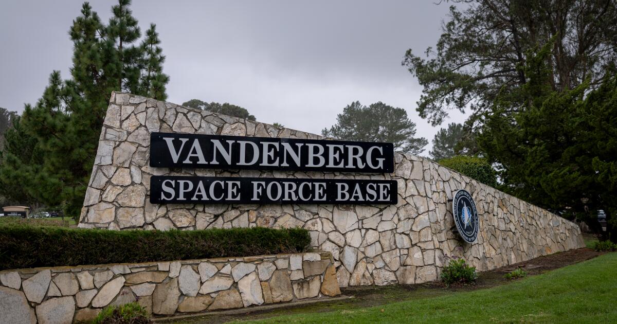 Un aviateur de la base spatiale de Vandenberg tué dans une machinerie lourde