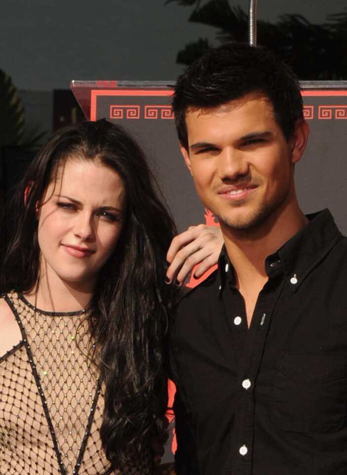 'Twilight' stars leave imprints outside Grauman's Chinese Theatre