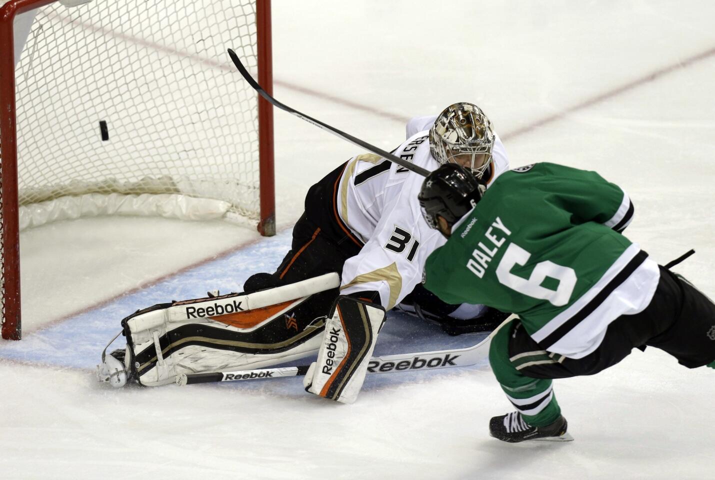 Trevor Daley, Frederik Andersen