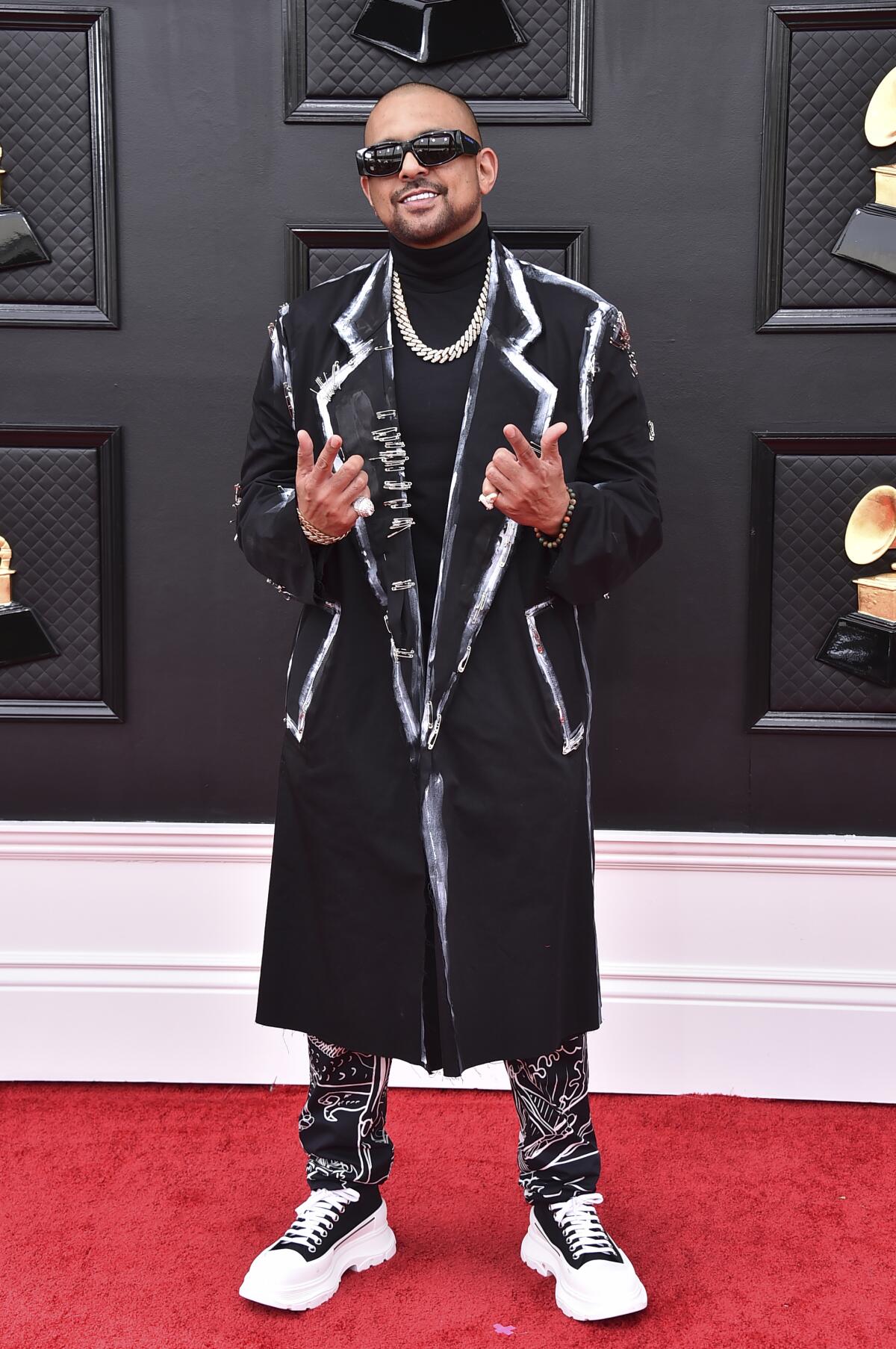 Sean Paul arrives at the 64th Grammy Awards.