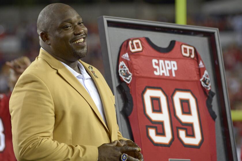 Warren Sapp is inducted into the Buccaneers' ring of honor on Nov. 11, 2013.