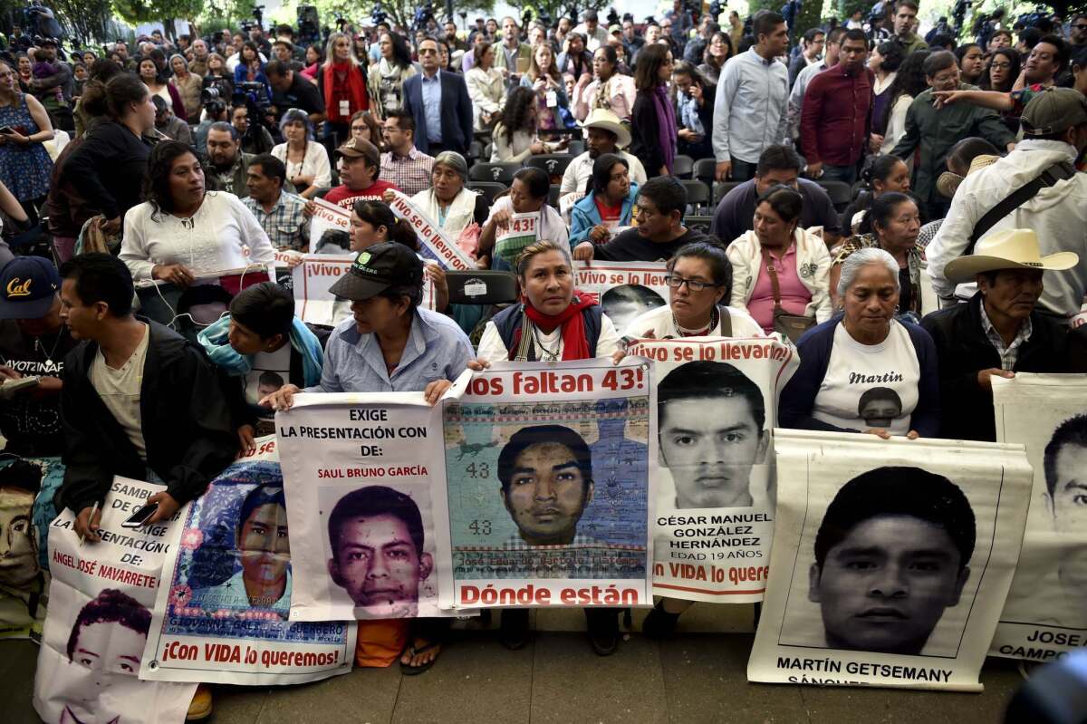 La desaparición y muerte de los 43 estudiantes de Ayotzinapa, en el estado de Guerrero, se convirtió en uno de los principales problemas del gobierno del presidente Enrique Peña Nieto.