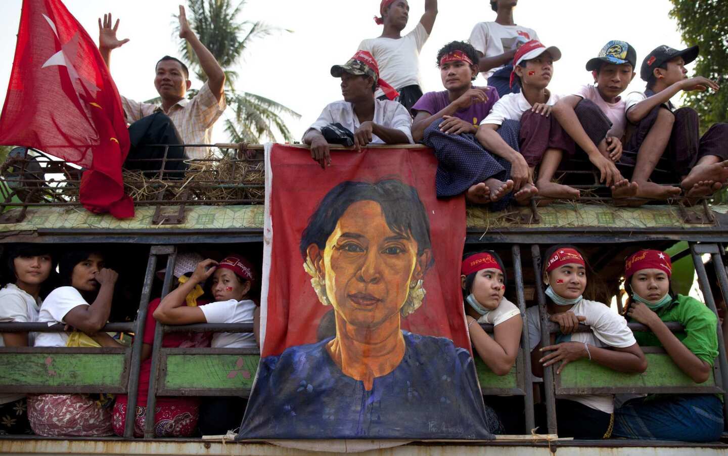 Burmese wait for a glimpse of Aung San Suu Kyi