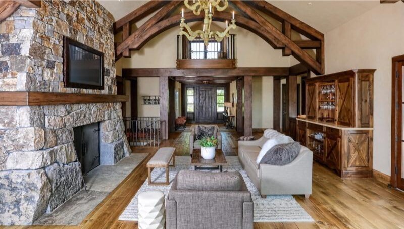 Built by Bledsoe in 2008, the 10-acre compound centers on a nearly 15,000-square-foot mansion with views of the Cascades.