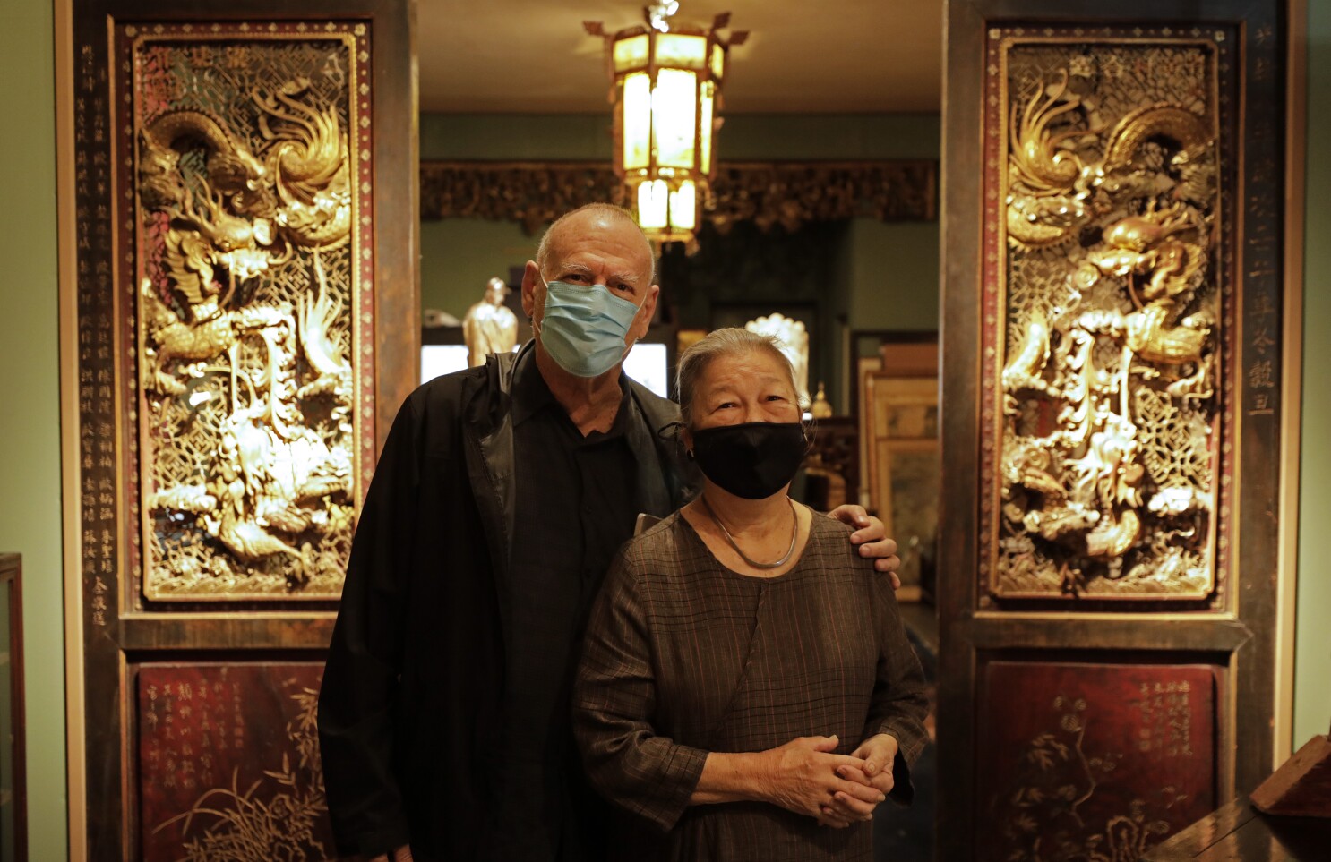 Founded In 1888 This Asian Antiques Shop Hopes To Put 2020 In The Past Los Angeles Times Asian Antique Furniture Los Angeles