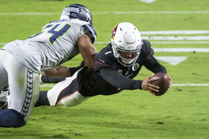 Arizona Cardinals quarterback Kyler Murray (1) dives in for a touchdown against Seattle Seahawks middle linebacker Bobby Wagner (54) during an NFL football game, Sunday, Oct. 25, 2020, in Glendale, Ariz. The Arizona Cardinals won in overtime. (AP Photo/Jennifer Stewart)