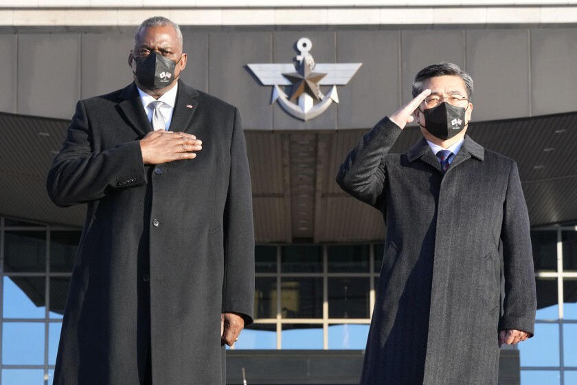El secretario de Defensa de Estados Unidos, Lloyd Austin (izquierda) y el ministro de Defensa de Corea del Sur, Suh Wook, 