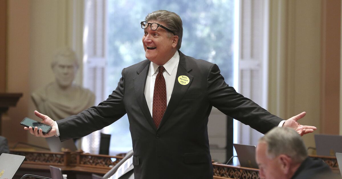 Column: After decades in California politics, Bob Hertzberg is hanging it up. Too bad there are term limits