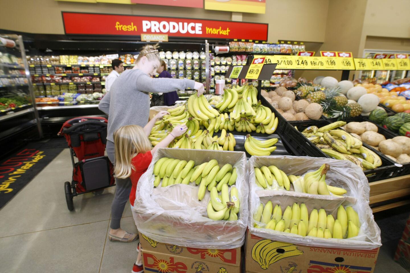 Fresh & Easy Produce Aisle