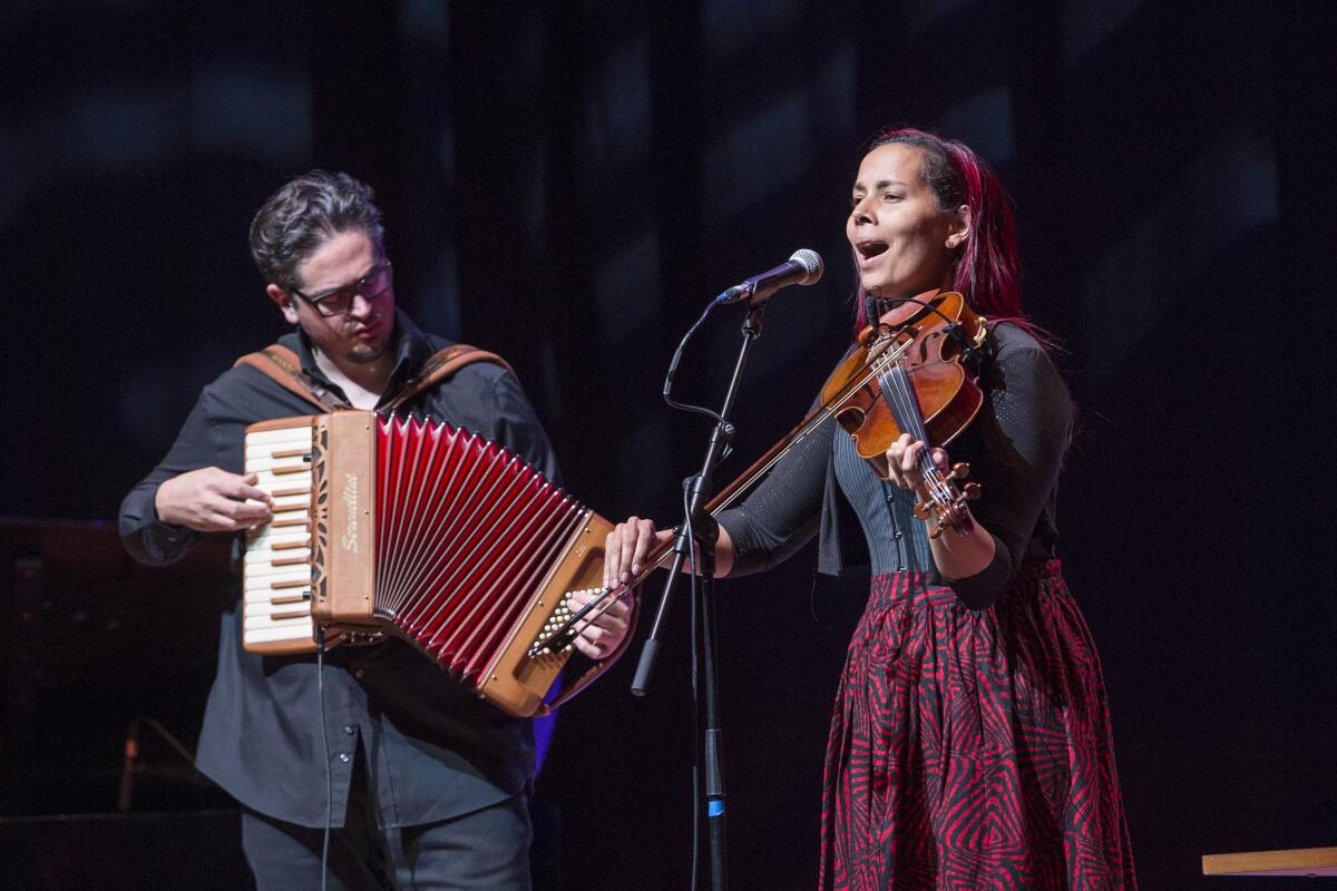 Rhiannon Giddens soars past Pulitzer win. 'She is one of the greatest  artists in the world,' says Pat Metheny - The San Diego Union-Tribune