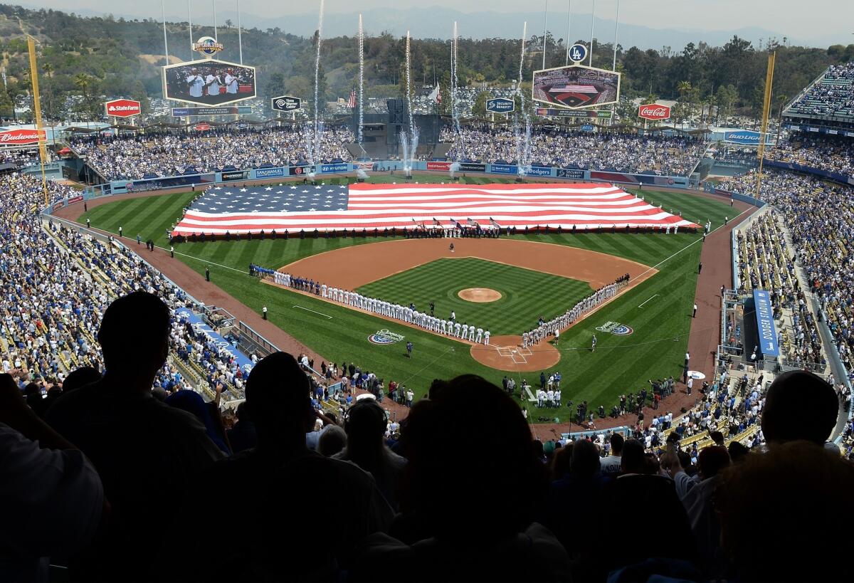 Foto del juego inaugural de los Dodgers este año.