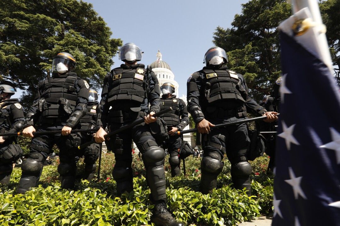 14 photos of demonstrators demand stay-at-home order lifted - Los ...