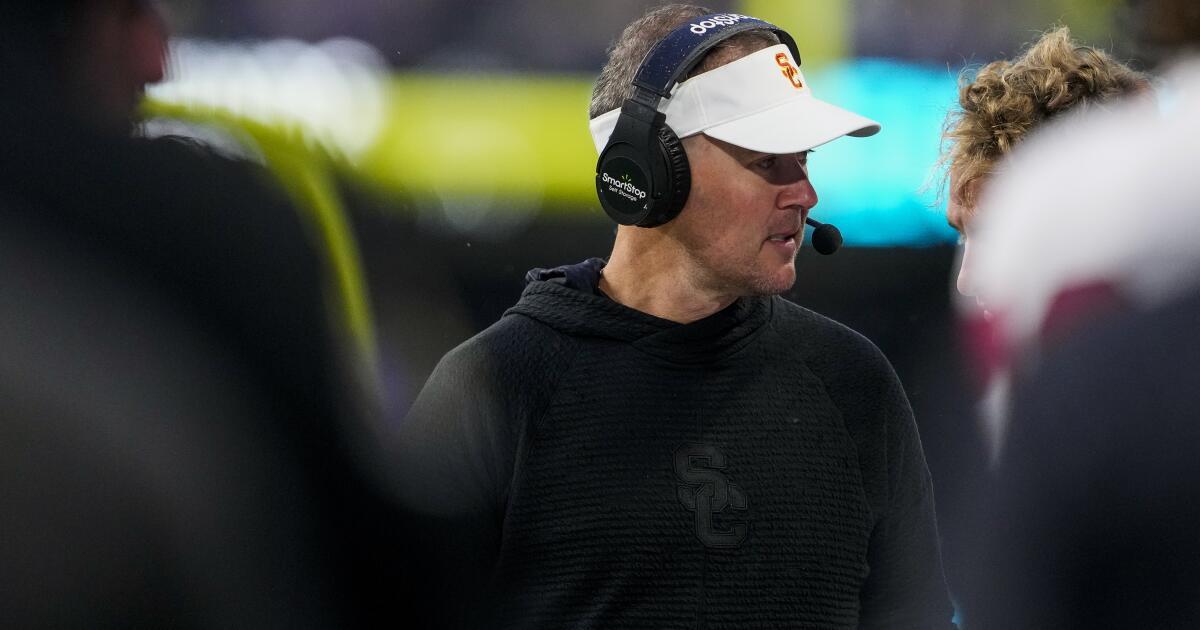 USC futbolu, NCAA antrenörlük kurallarını ihlal ettiği gerekçesiyle denetimli serbestliğe alındı