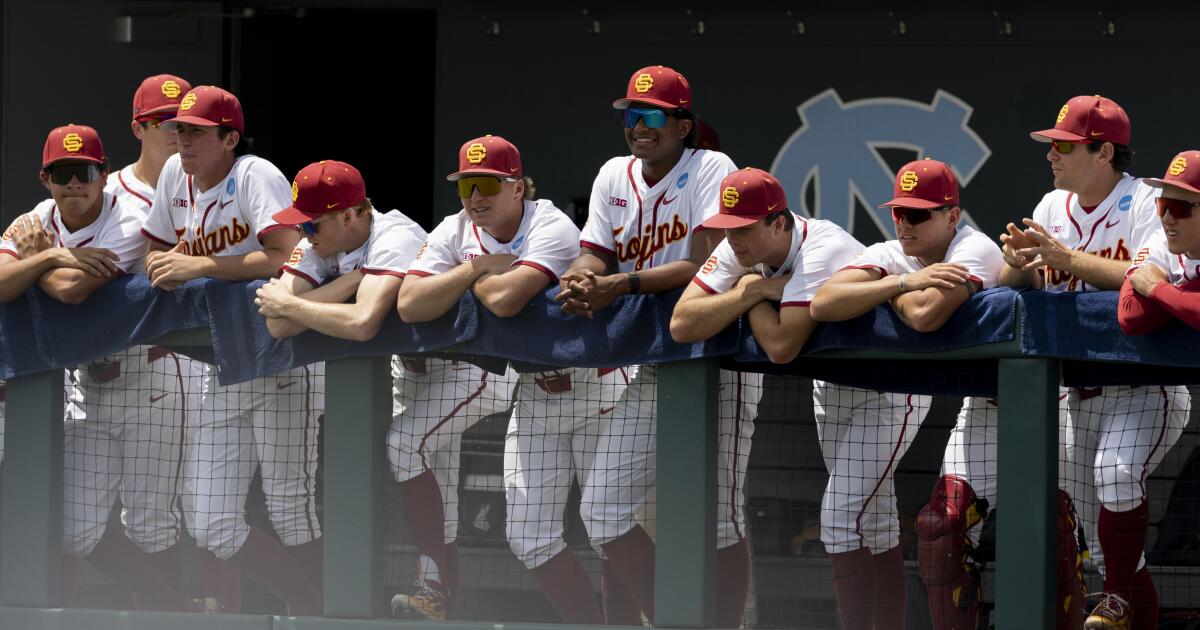 Les espoirs des College World Series de l’USC ont été anéantis par une défaite contre la Caroline du Nord.