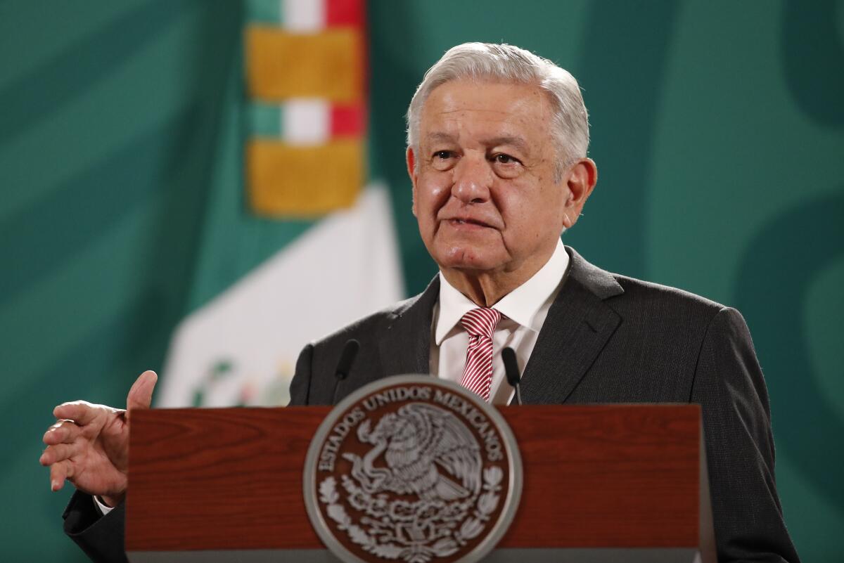 Presidente de México reconoce "la semana más difícil" por desastres