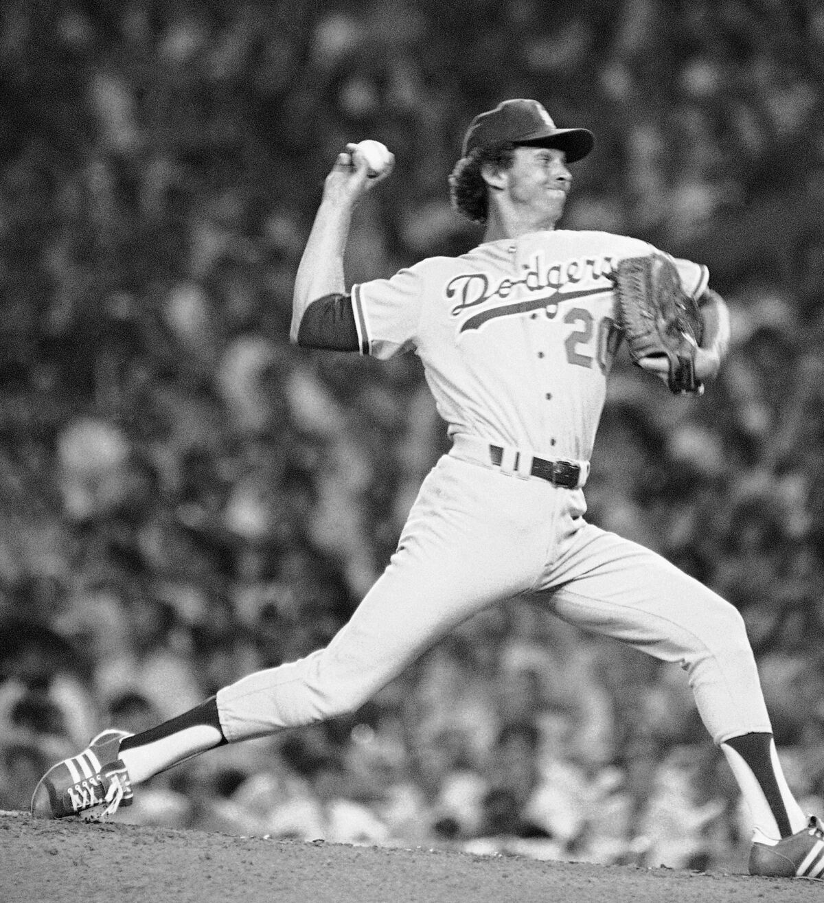 Dodgers' Don Sutton pitches in the 1977 All-Star game in New York