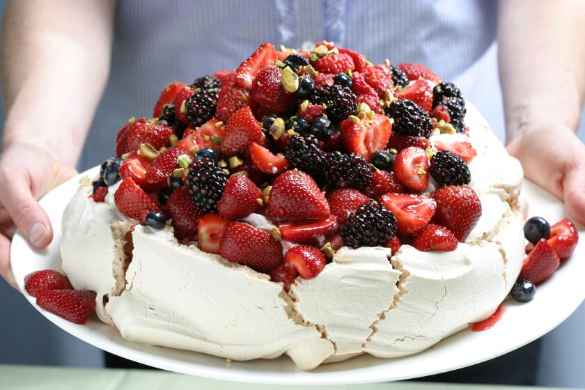 Berry pavlova