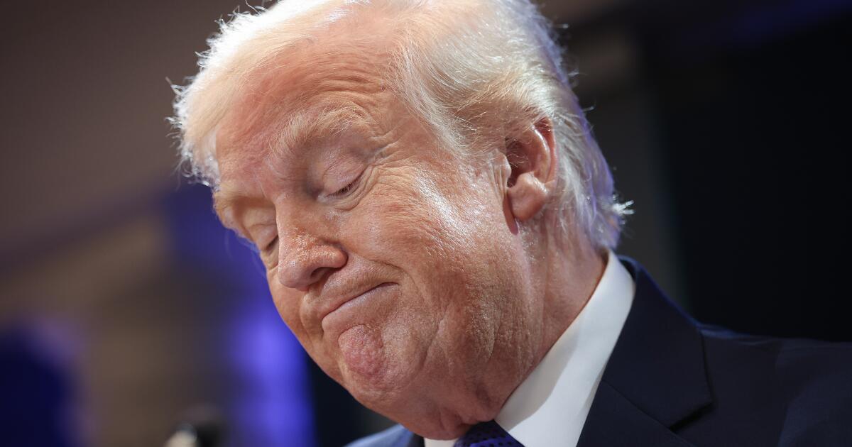 Trump critica juízes e anuncia nova tarifa global de 10%