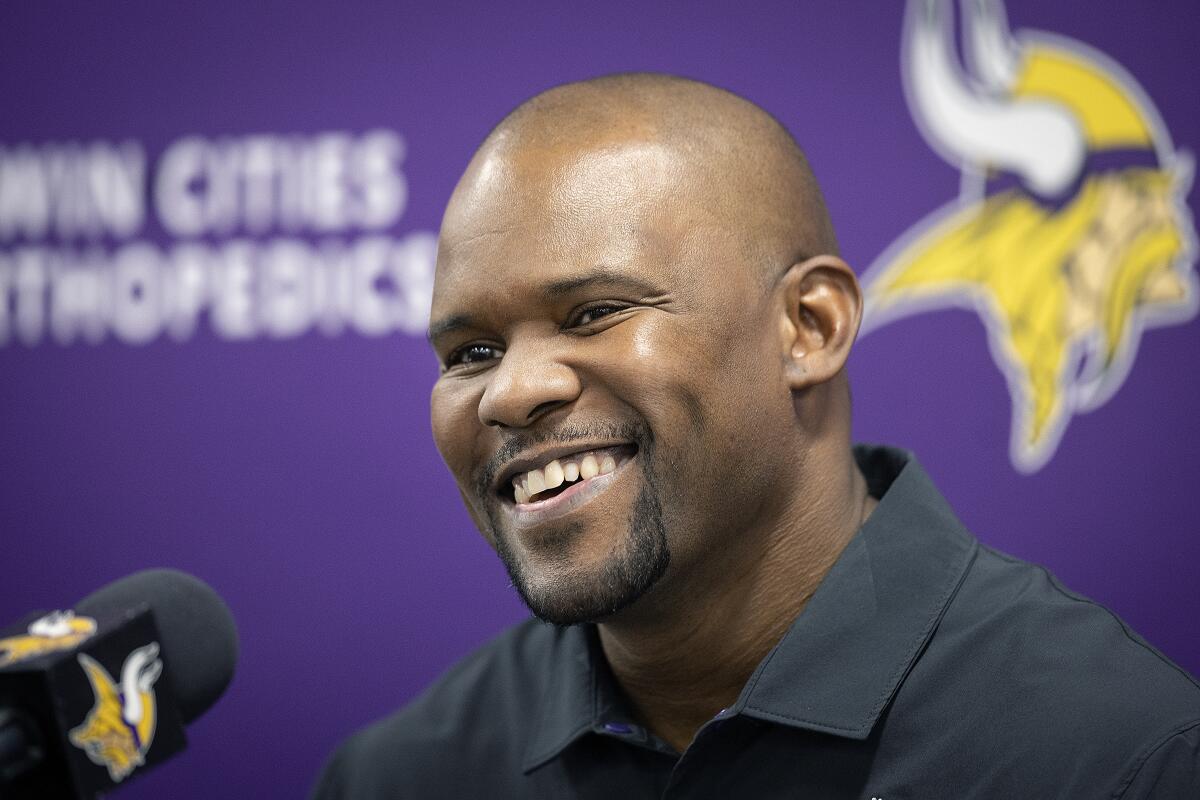 Flores had 'gut feeling' that Vikings DC job was best fit - The