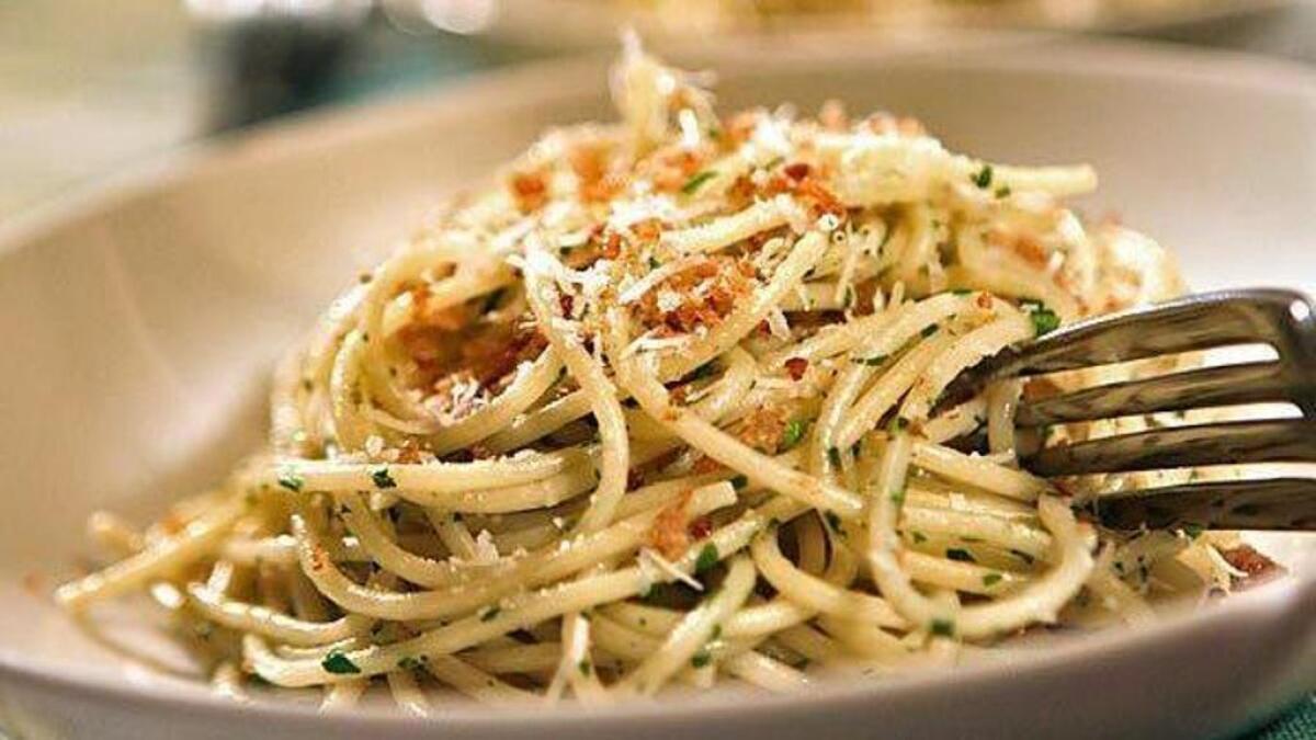 Recipe: Spaghetti with arugula and garlic bread crumbs