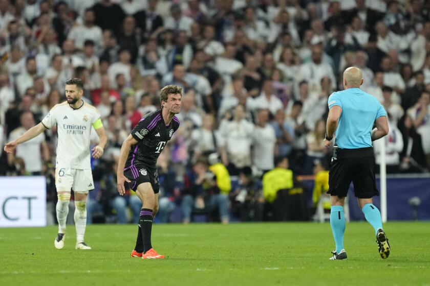 Bayern's Thomas Mueller, centre, reacts with referee during the Champions League semifinal second leg soccer match between Real Madrid and Bayern Munich at the Santiago Bernabeu stadium in Madrid, Spain, Wednesday, May 8, 2024. (AP Photo/Jose Breton)