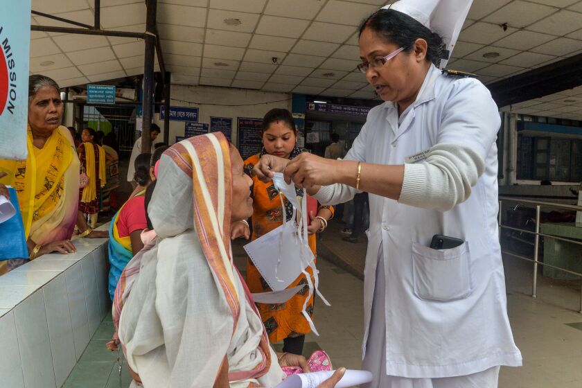 Doctors fighting coronavirus in India are infected, trolled - Los Angeles Times