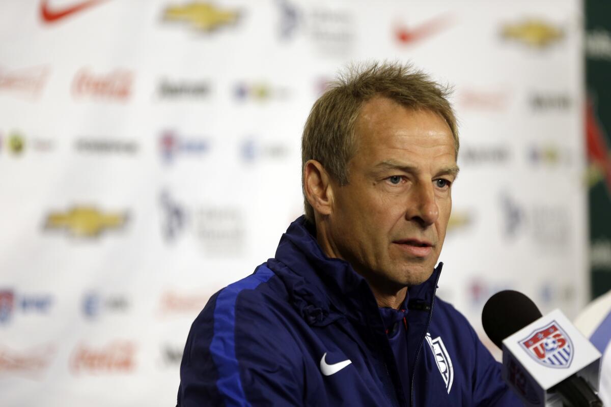 ARCHIVO - El entonces técnico de Estados Unidos Jurgen Klinsmann durante una rueda de prensa