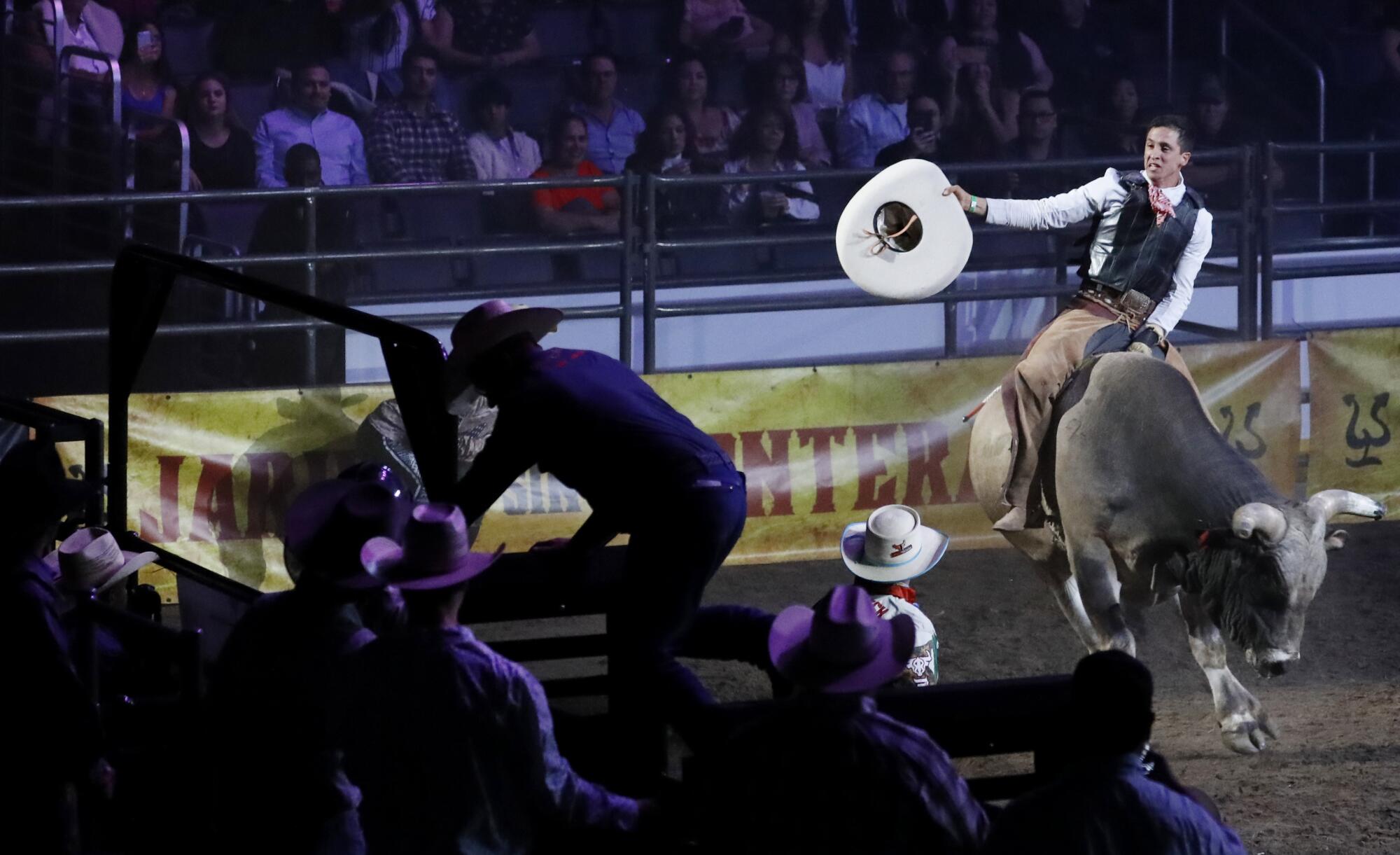 Jaripeo sin Fronteras