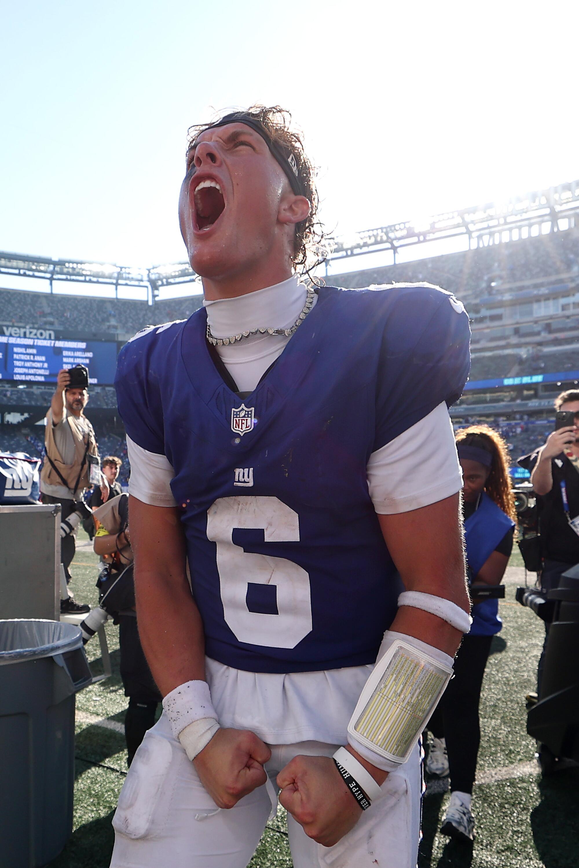 জাস্টিন হারবার্ট এবং একটি চার্জার রাইজিং জ্যাকসন ডার্ট এবং জায়ান্টসের সামনে তাদের প্রথম ক্ষতির কারণে ভুগছেন জাস্টিন হারবার্ট এবং একটি চার্জার রাইজিং জ্যাকসন ডার্ট এবং জায়ান্টসের সামনে তাদের প্রথম ক্ষতির কারণে ভুগছেন