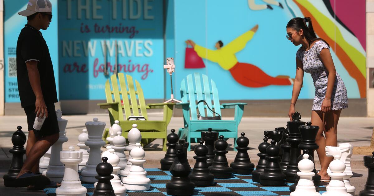 Santa Monica's solution to help Third Street Promenade businesses post-pandemic: public drinking